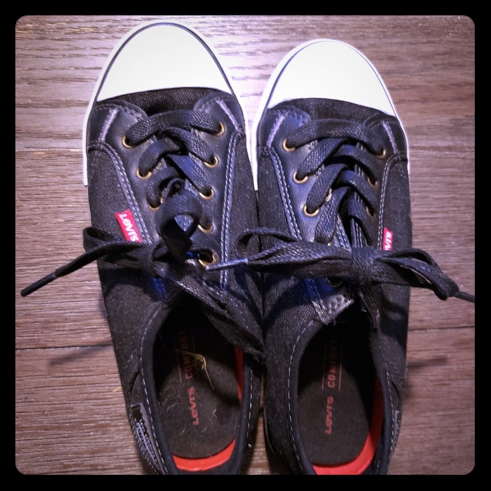 Levi's size 3 shoe